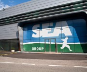 Applicazione di logo su facciata azienda Sea Group - Trento