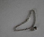 bracciale argentato con charms cuore