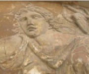 RESTAURO DI DECORAZIONI A RILIEVO IN MATERIALE LAPIDEO ARTIFICIALE (prima del restauro)