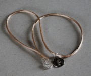 collana in cordoncino coda di topo pesca con ciondolo moneta queen elizabeth