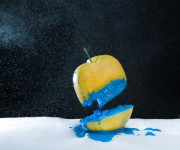 blue-apple-levitation-bizarre-odd-fabio-napoli