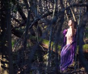 Zora Immagine modella nudo artistico Donna su altalena nella natura