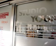 studio yoga vetrina porta 1